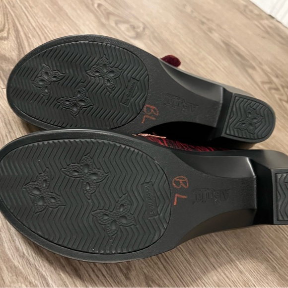 maroon Alegria shoes - Picture 4 of 5